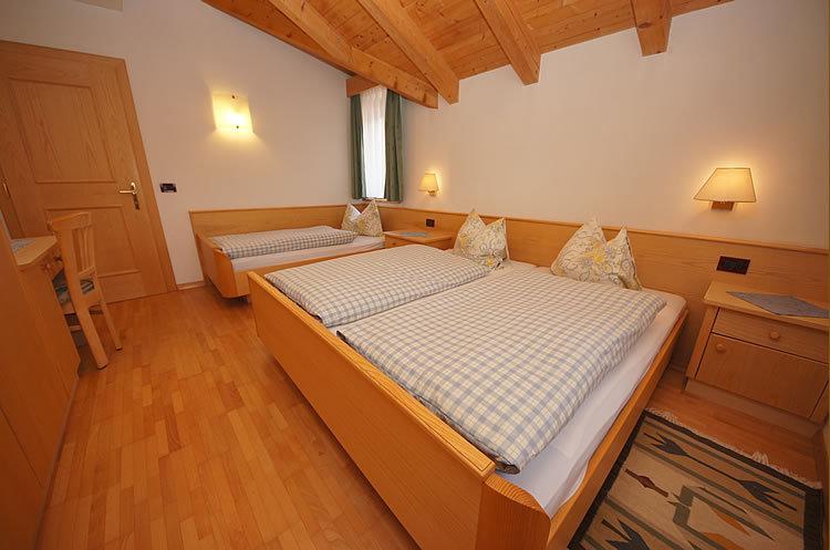 Ciasa Wallis Badia  Habitación foto